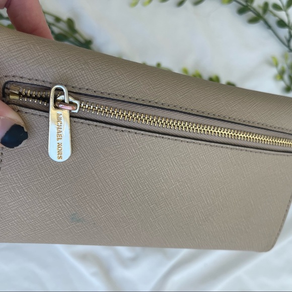 Michael Kors Beige Neutral Textured Leather Continental Long Snap Shut Wallet - Picture 7 of 14